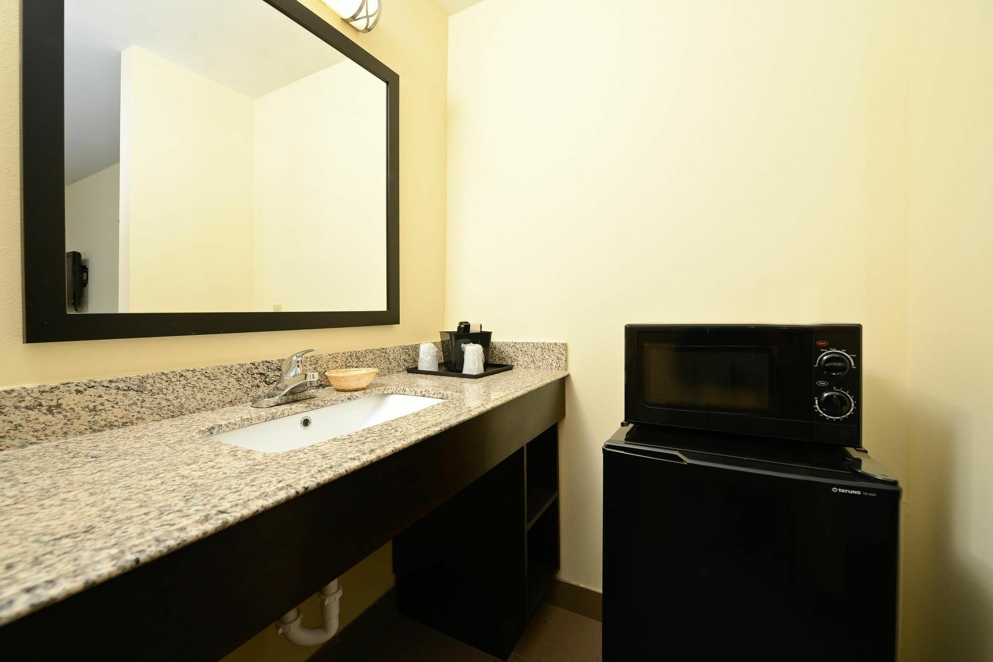 Americas Best Value Inn Lake Charles Interstate 210 Quarto foto